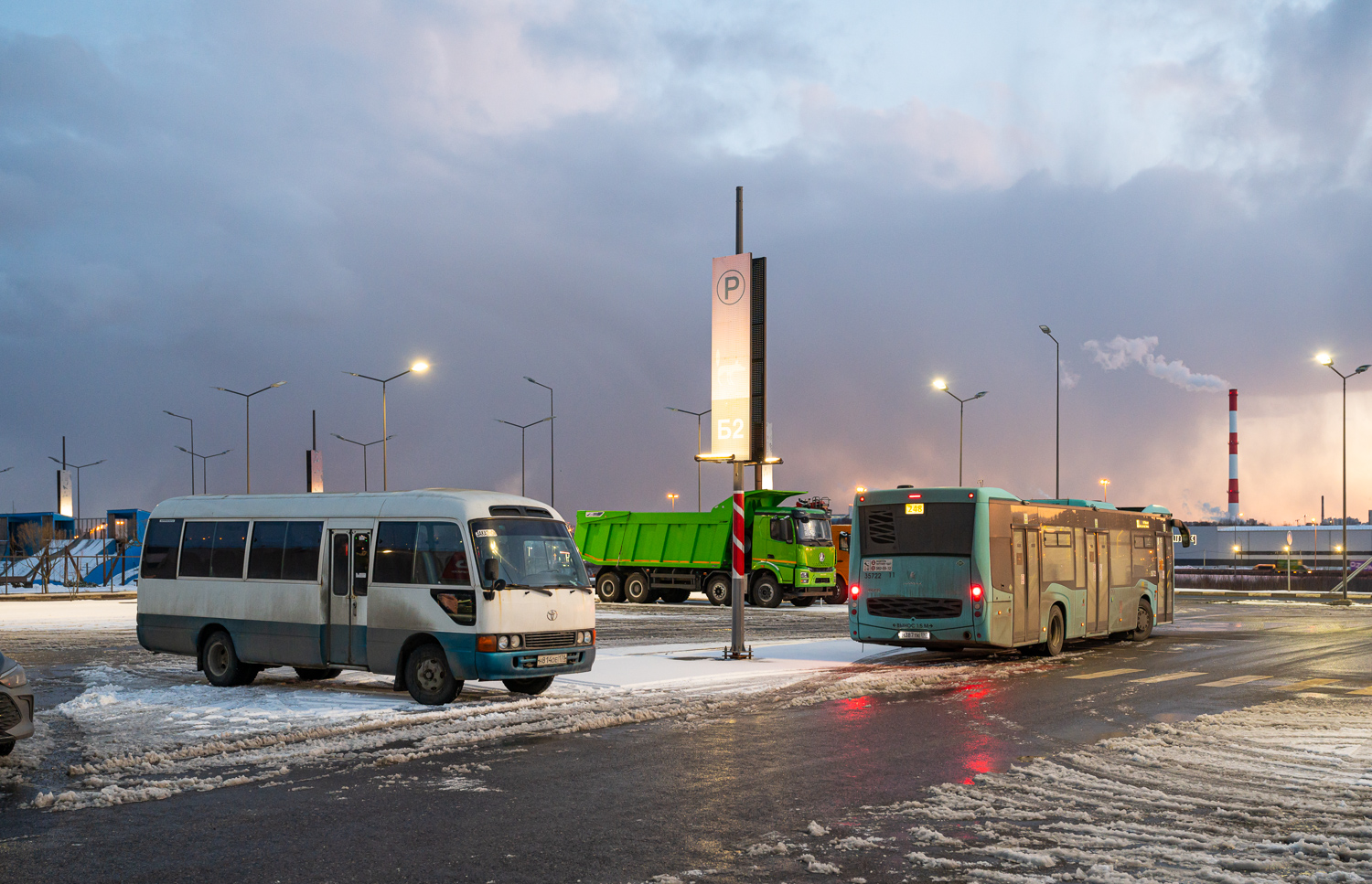 Saint Petersburg, Toyota Coaster HZB50L # Н 814 ОЕ 178; Saint Petersburg, NefAZ-5299-40-57 (LNG) # 35722