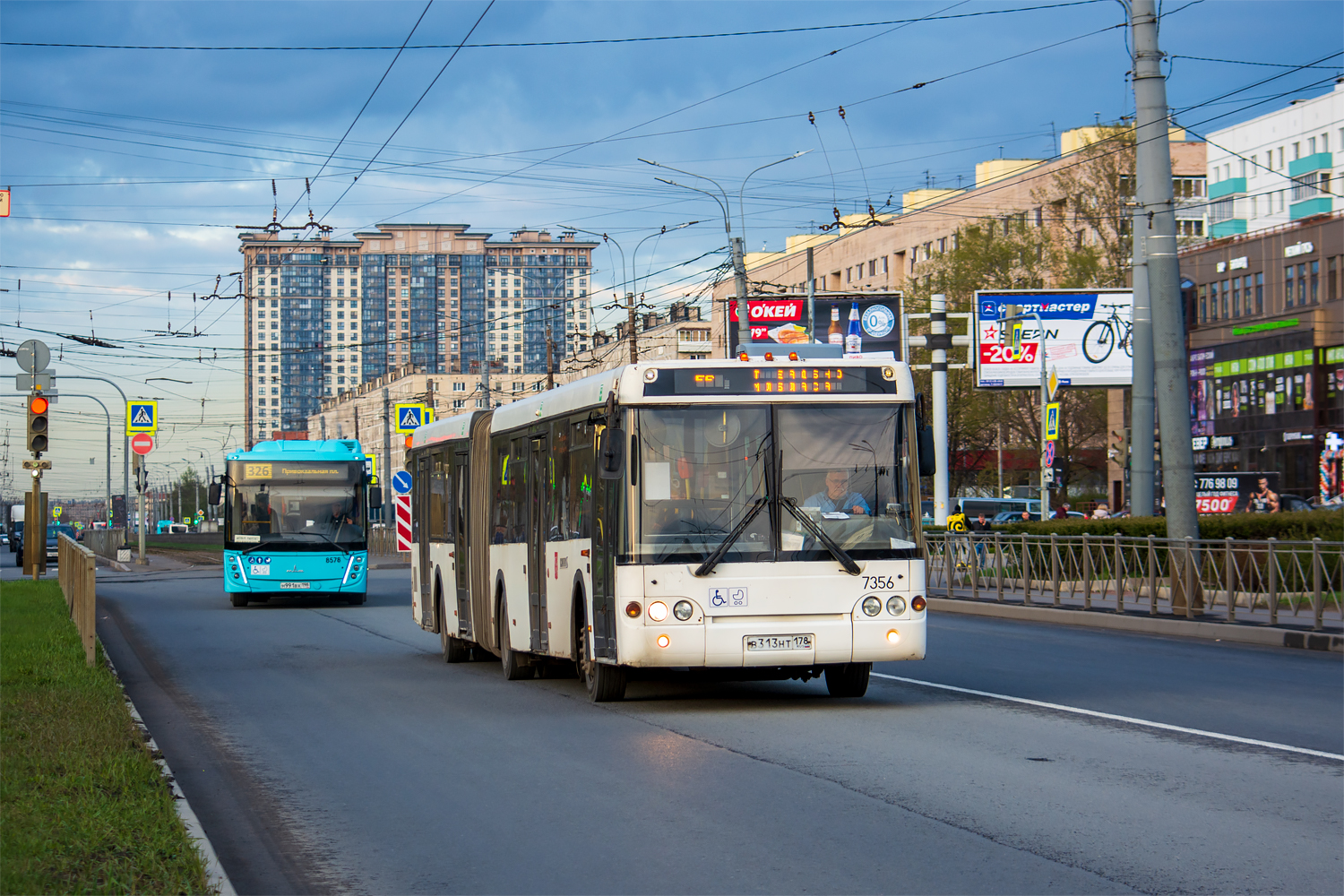 Saint Petersburg, MAZ-203.047 # 8578; Saint Petersburg, LiAZ-6213.20 # 7356