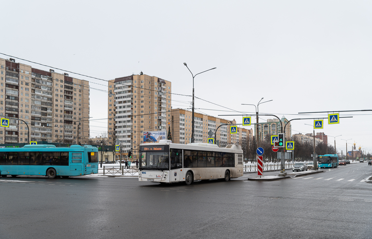 Otradnoye, MAZ-203.147 # Е 599 МР 147