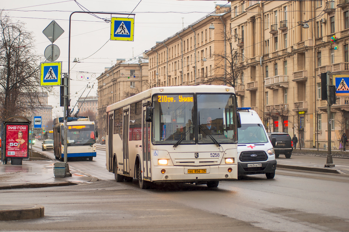 Saint Petersburg, NefAZ-5299-30-32 (5299CN) No. 5258