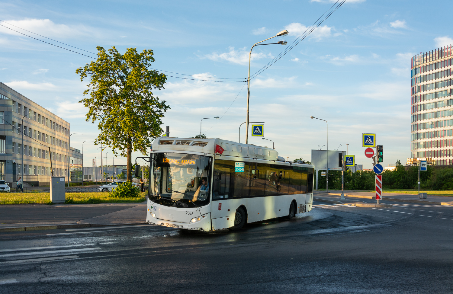 Saint Petersburg, Volgabus-5270.G2 (CNG) # 7586
