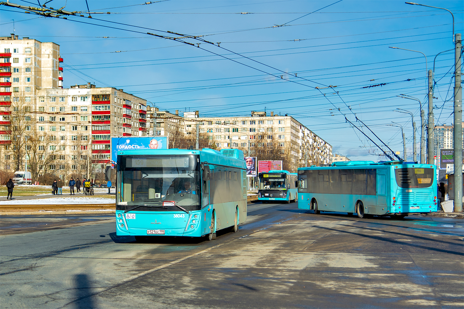 Saint Petersburg, MAZ-203.945 # 38043; Saint Petersburg, Volgabus-5270.02 # 7239