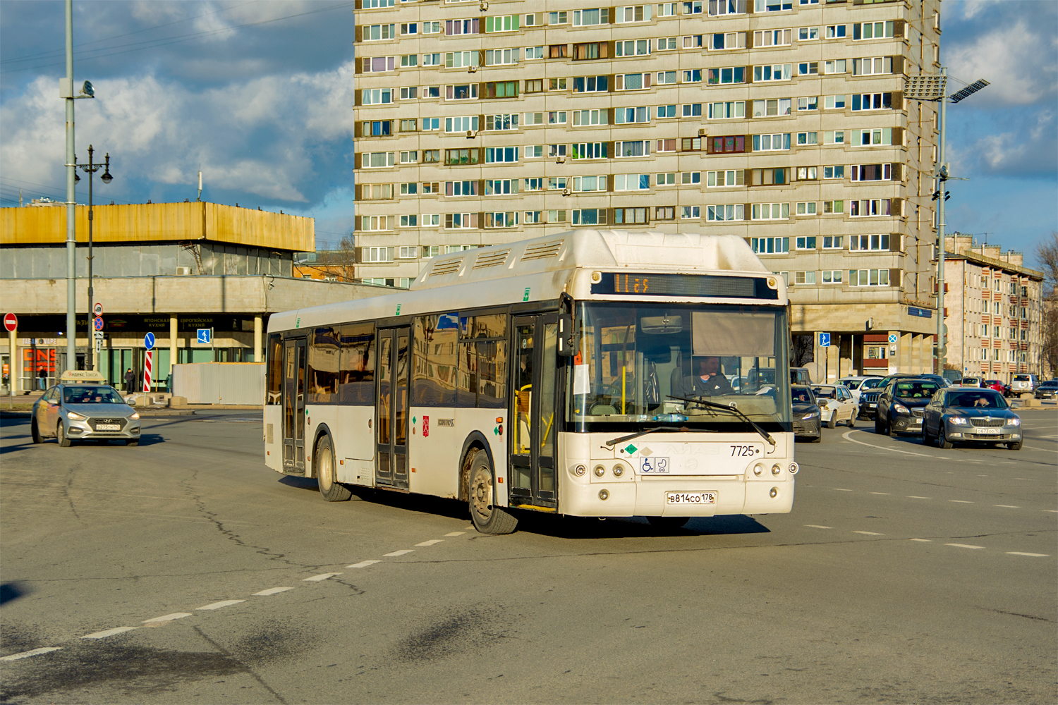 Saint Petersburg, LiAZ-5292.71 # 7725