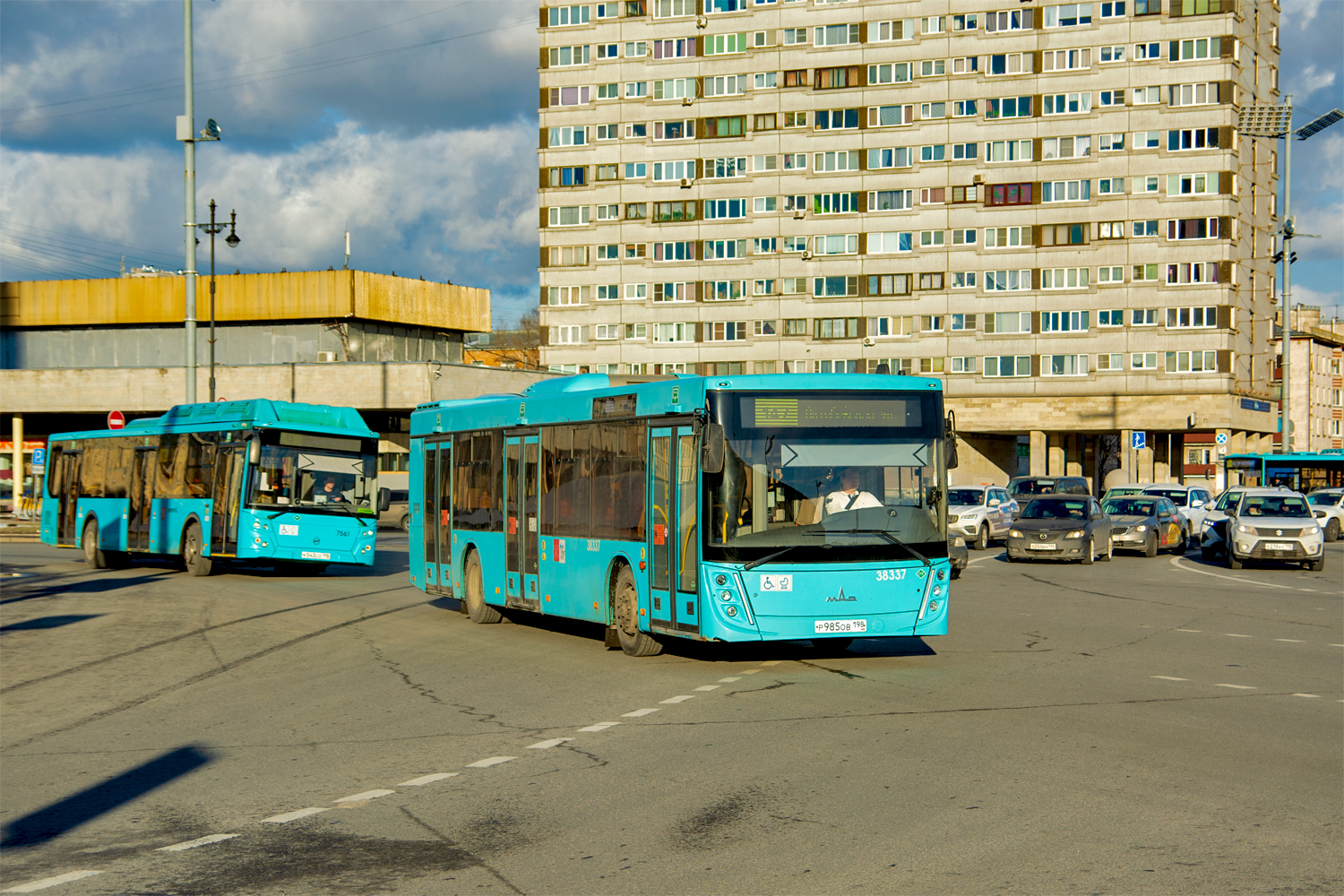 Saint Petersburg, LiAZ-5292.67 (CNG) No. 7561; Saint Petersburg, MAZ-203.947 No. 38337