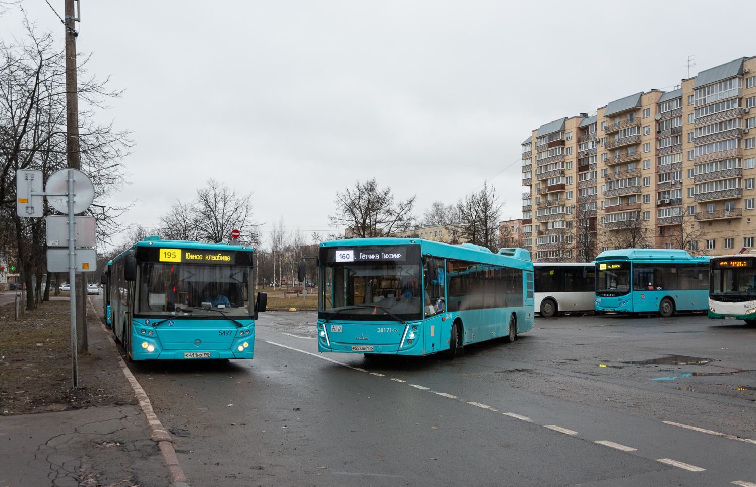 Saint Petersburg, LiAZ-5292.65 # 5497; Saint Petersburg, MAZ-203.947 # 38171
