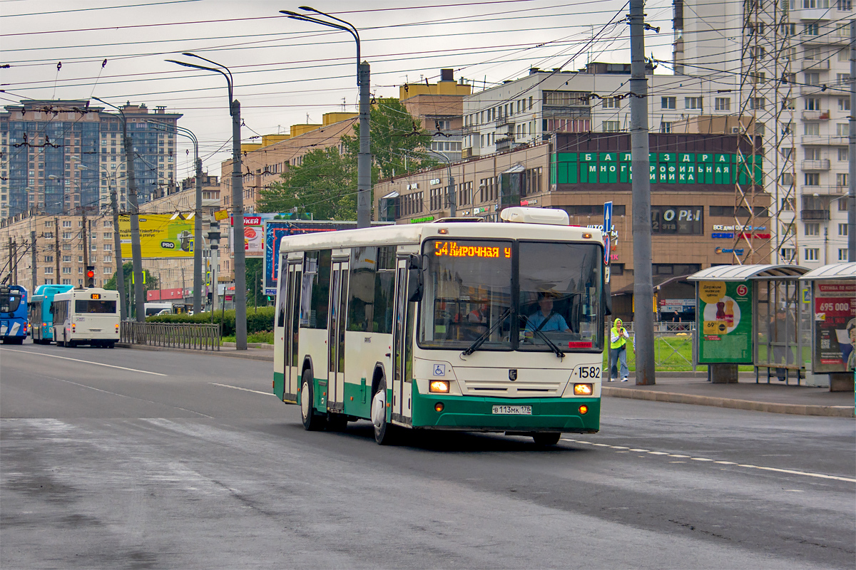 Saint Petersburg, NefAZ-52994-40-42 # 1582