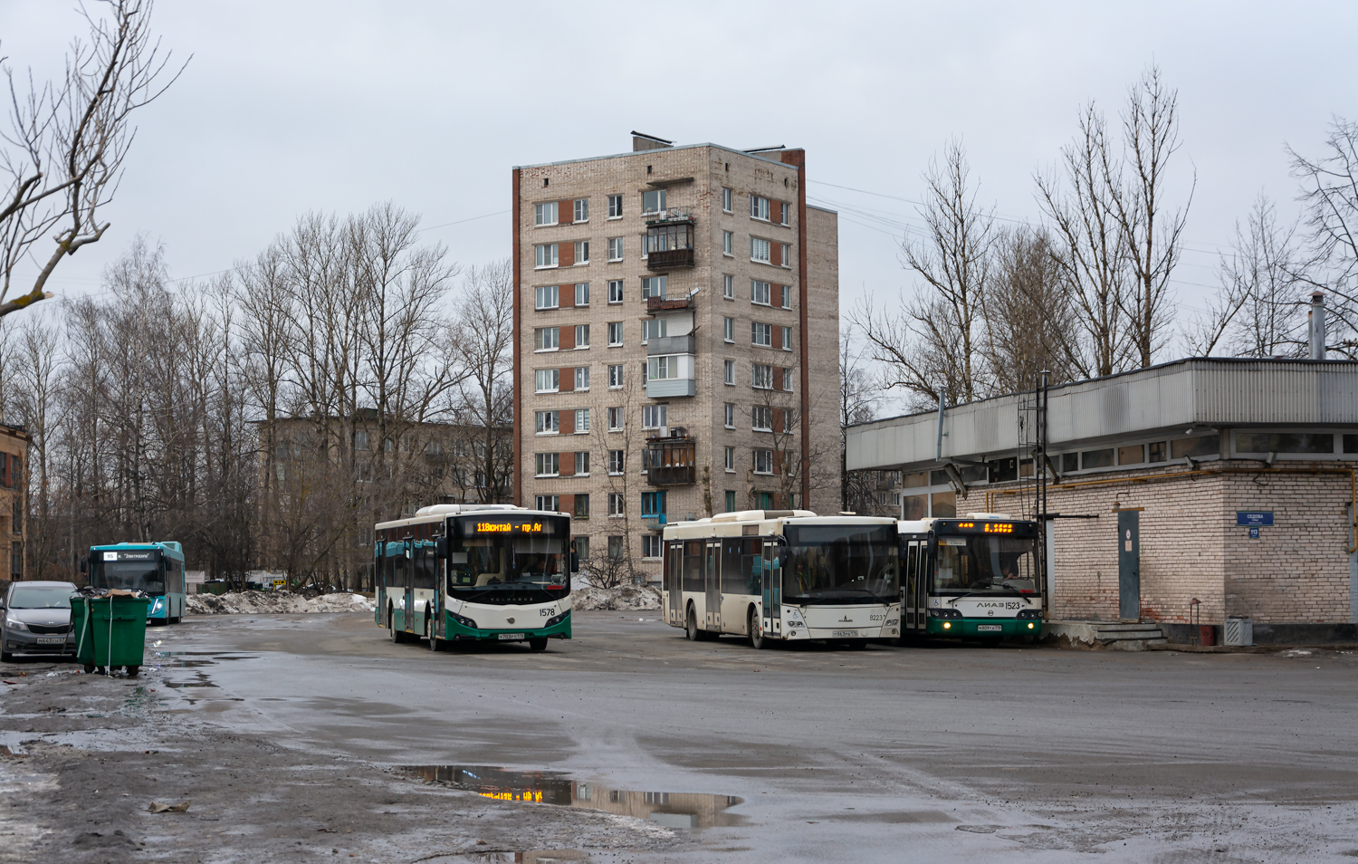 Saint Petersburg, Volgabus-5270.00 No. 1578; Saint Petersburg, MAZ-203.085 No. 8223