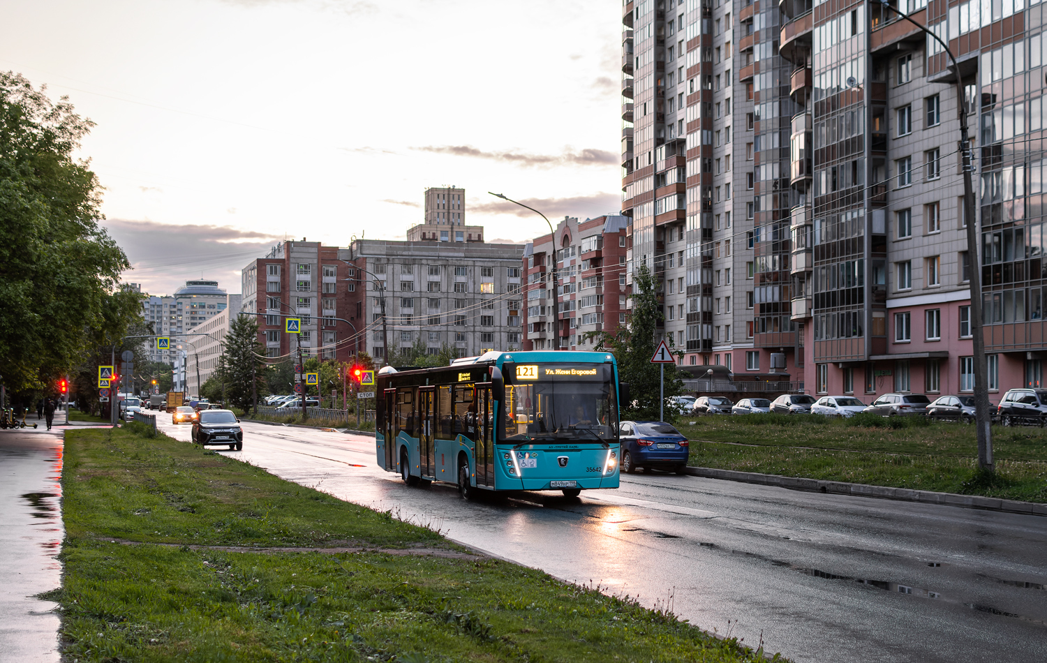 Saint Petersburg, NefAZ-5299-40-57 (LNG) # 35642
