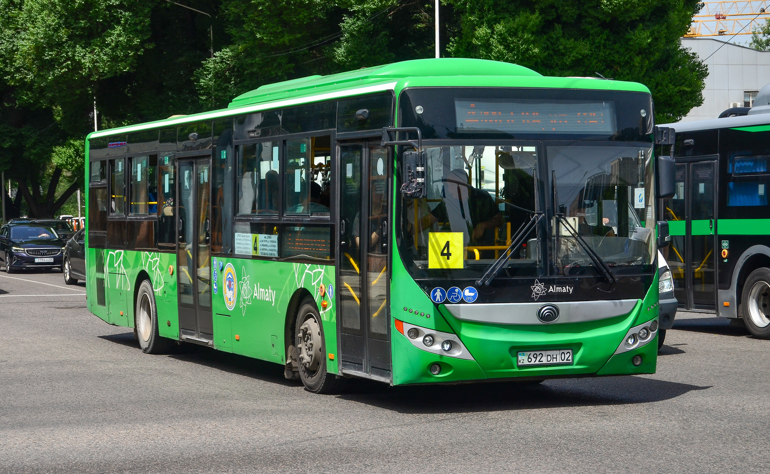 Almaty, Yutong ZK6118HGA (QazTehna) # 692 DH 02