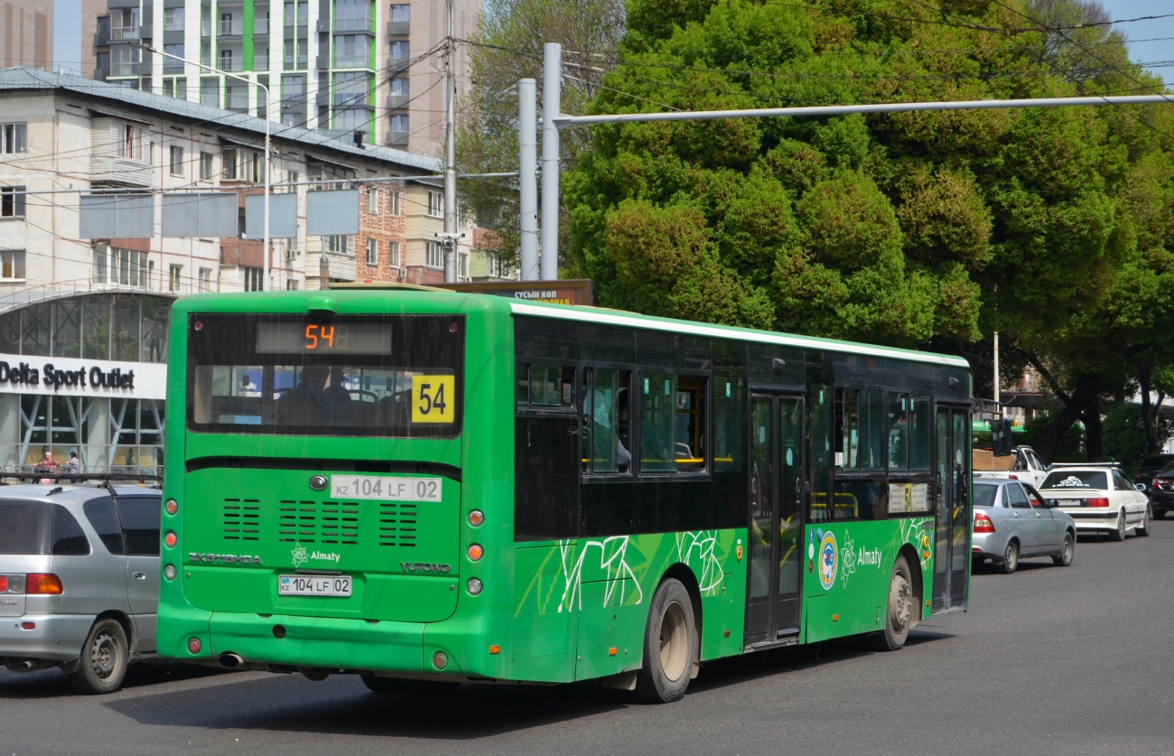 Almaty, Yutong ZK6118HGA Nr. 104 LF 02
