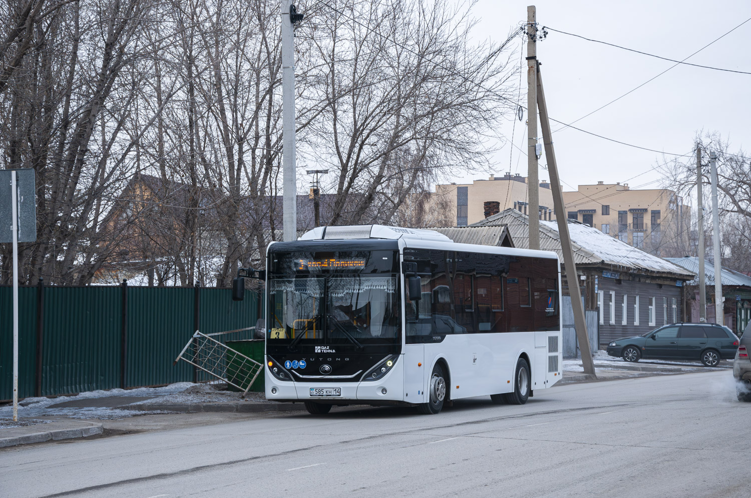 Pavlodar, Yutong ZK6890HGQ (QazTehna) # 585 KH 14