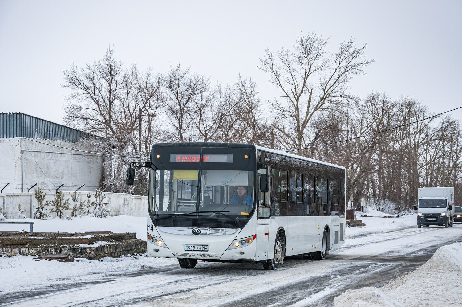 Aksu, Yutong ZK6126HGA # 909 RH 14