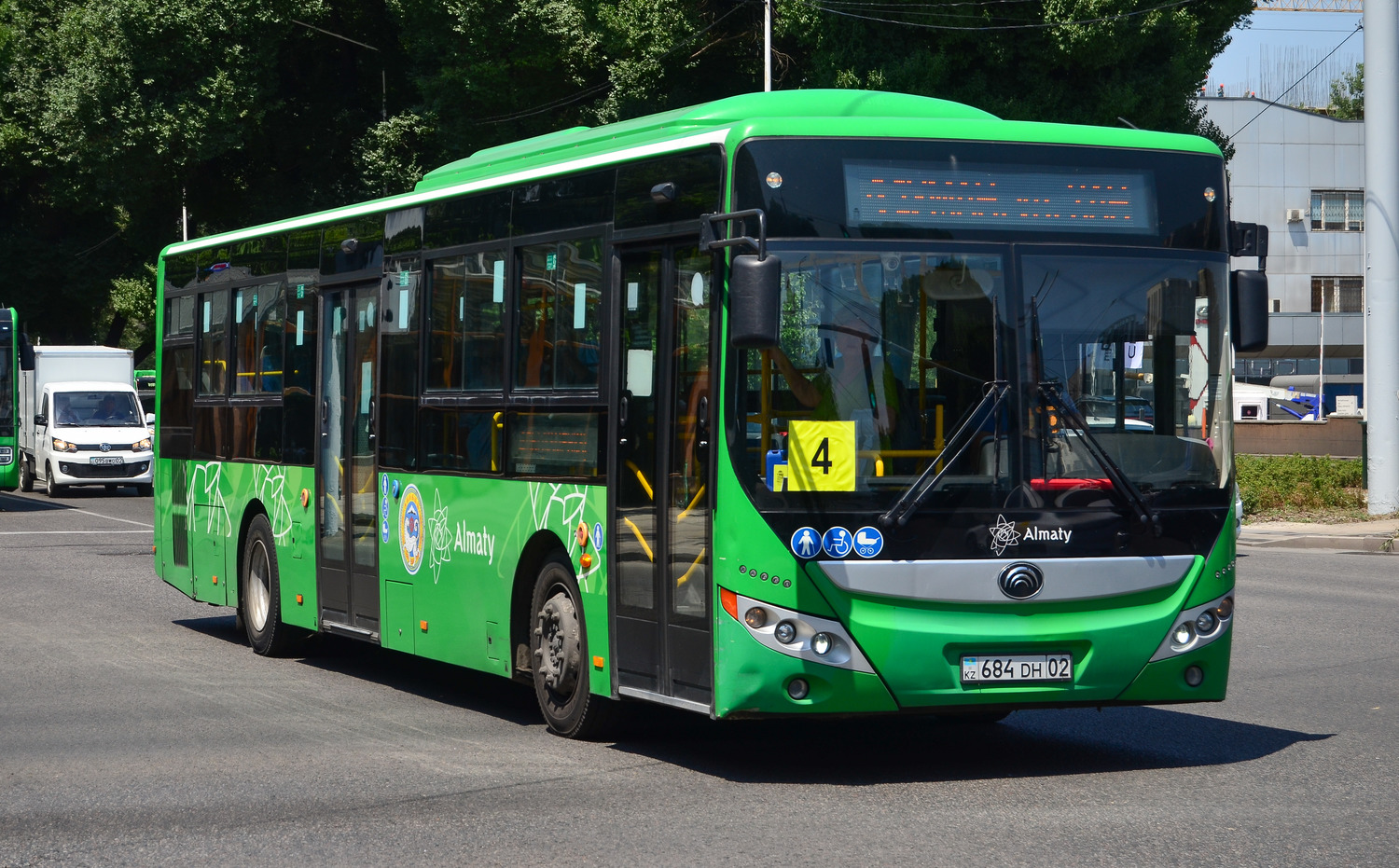 Almaty, Yutong ZK6118HGA (QazTehna) # 684 DH 02