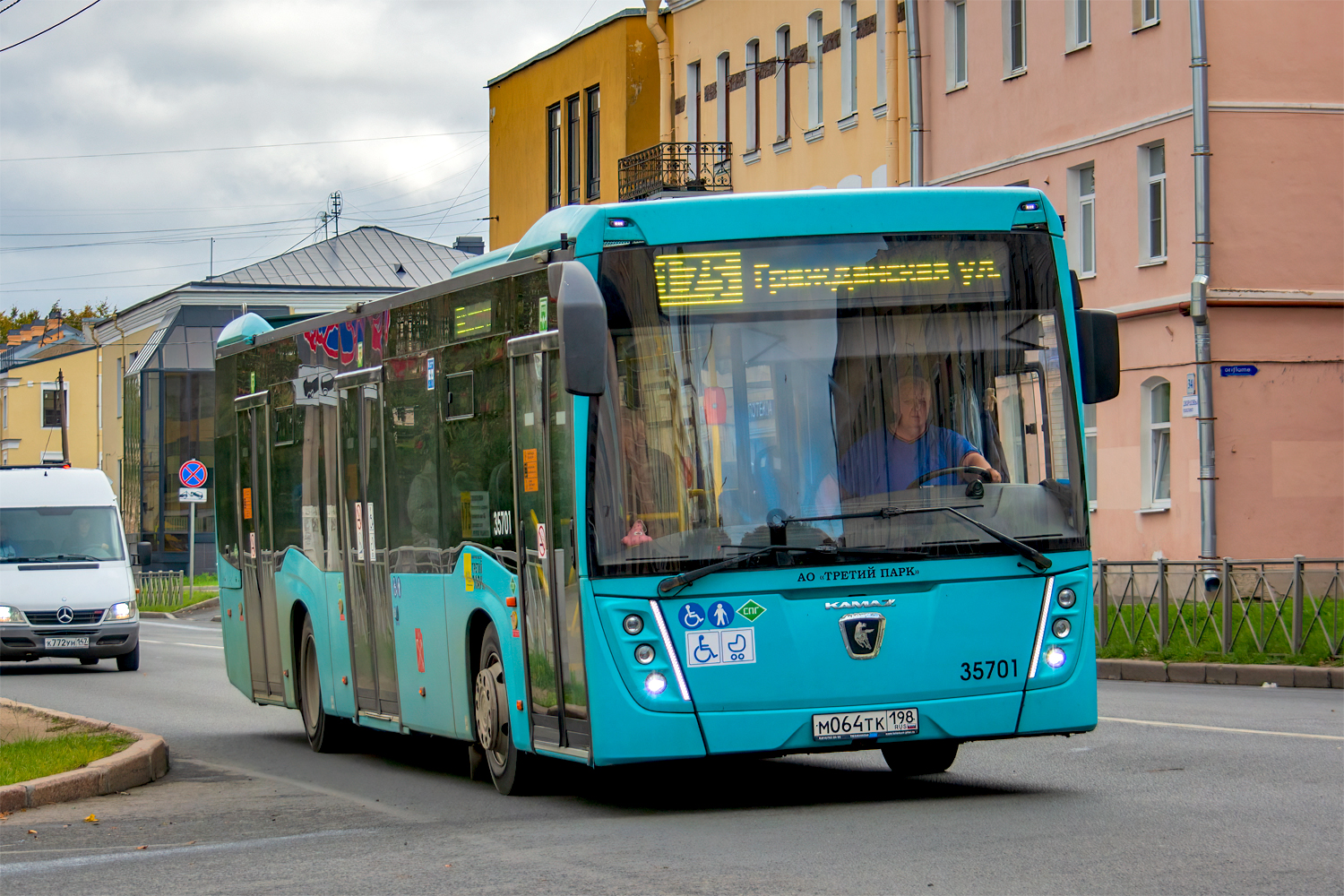 Saint Petersburg, NefAZ-5299-40-57 (LNG) # 35701