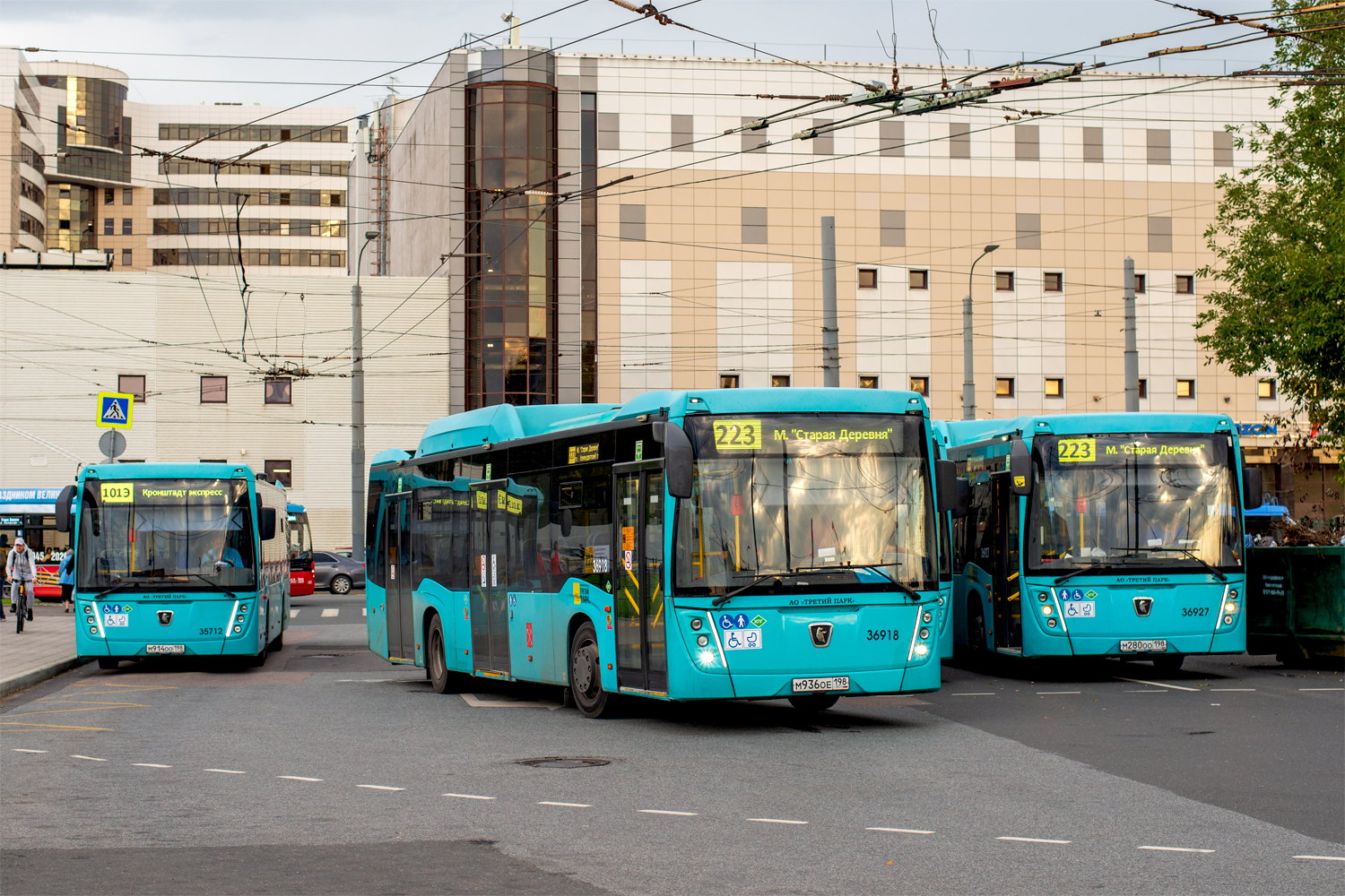 Saint Petersburg, NefAZ-5299-40-57 (LNG) # 35712; Saint Petersburg, NefAZ-5299-40-57 (CNG) # 36918